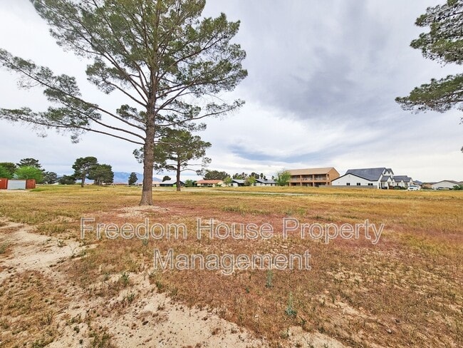 Building Photo - 1421 Star Rd