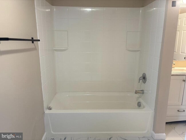 Building Photo - 14 West Ave