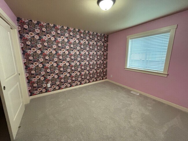 Building Photo - 1689 Aaron Dr