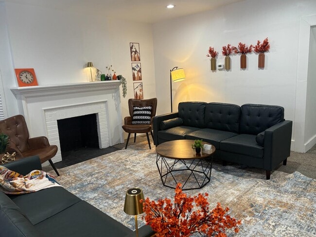 Building Photo - 2531 W Euclid St