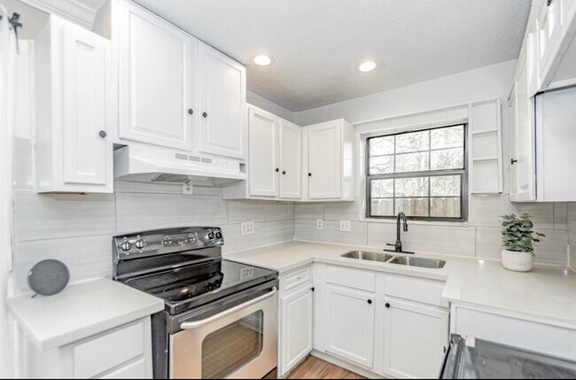 Building Photo - 3002 Kirk St