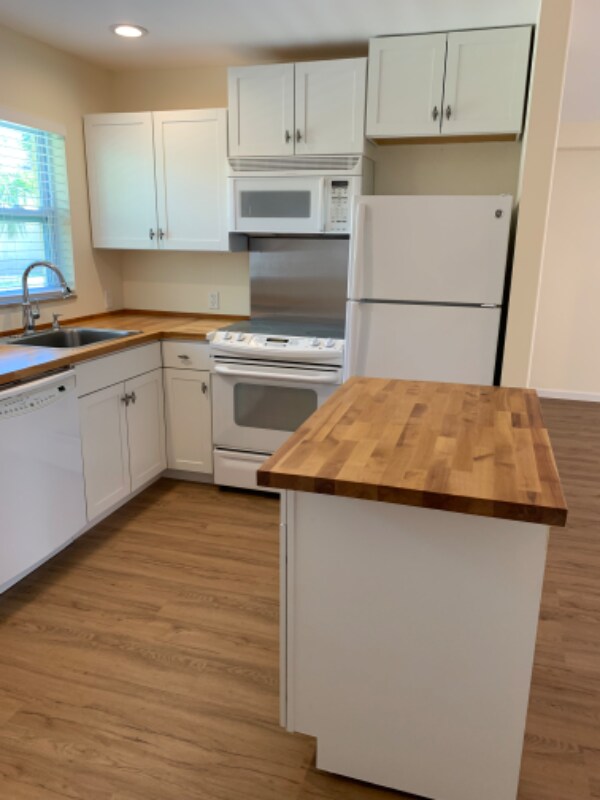 Building Photo - 147 Cedar St