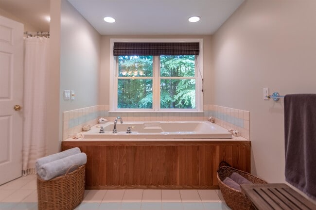 Building Photo - 12 Morningstar Dr