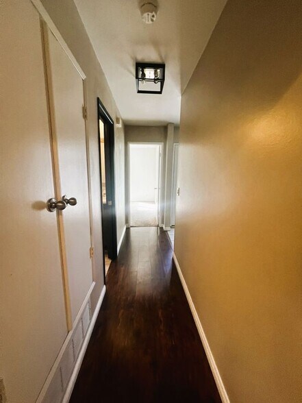 Building Photo - 21266 Burlington Ln
