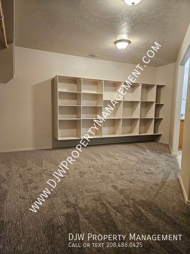 Building Photo - 4110 W Meadowpine St