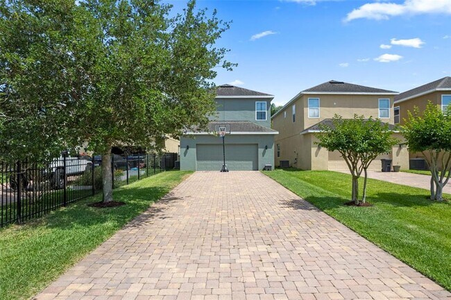 Building Photo - 15160 Ave Of The Arbors