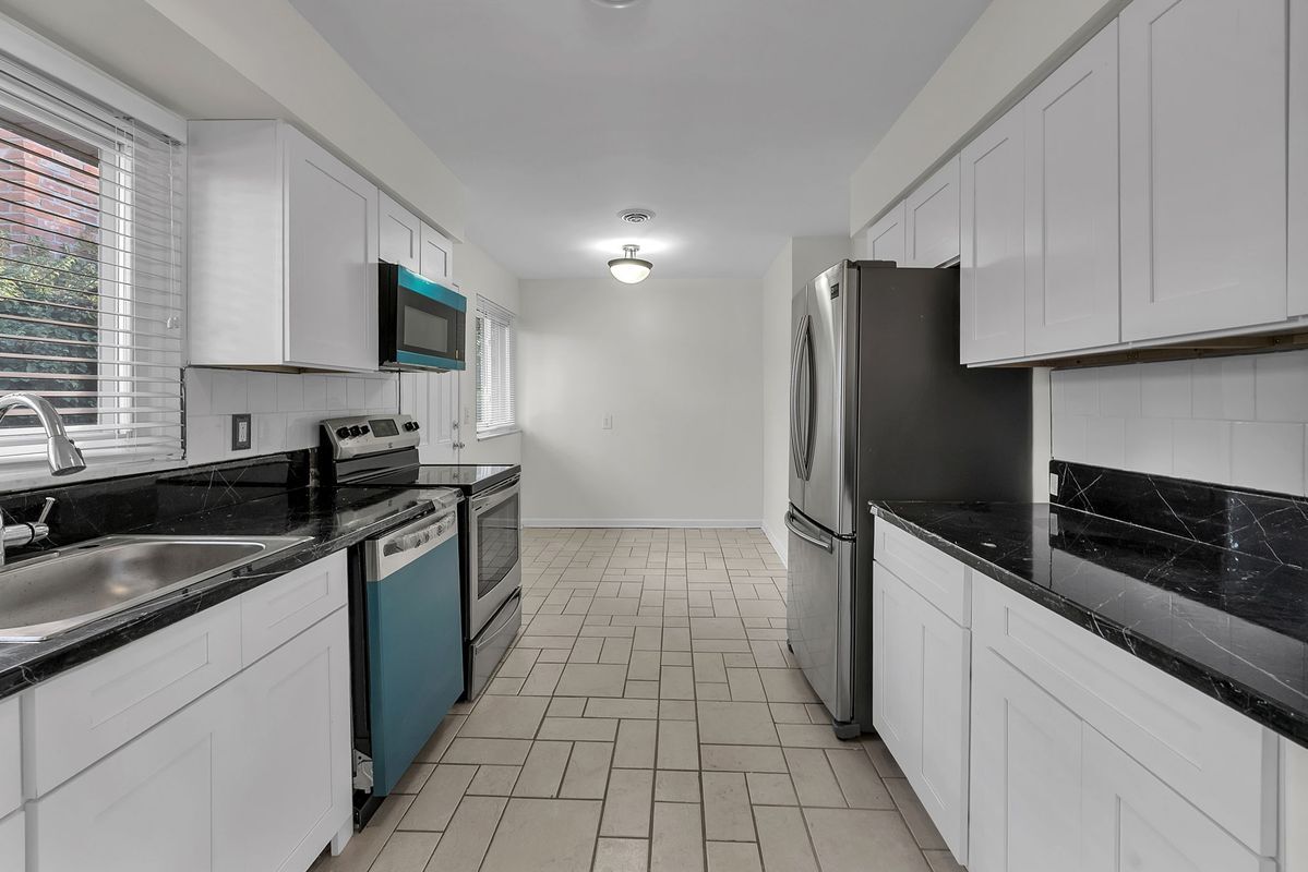 Building Photo - 32725 Barkley St