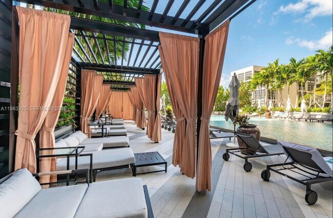 Building Photo - 121 NE 34th St