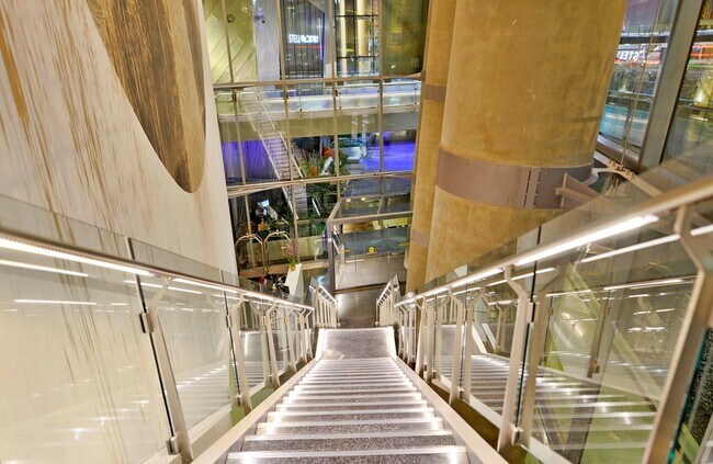 Building Photo - Veer Towers 2210E-CityCenter Views from th...
