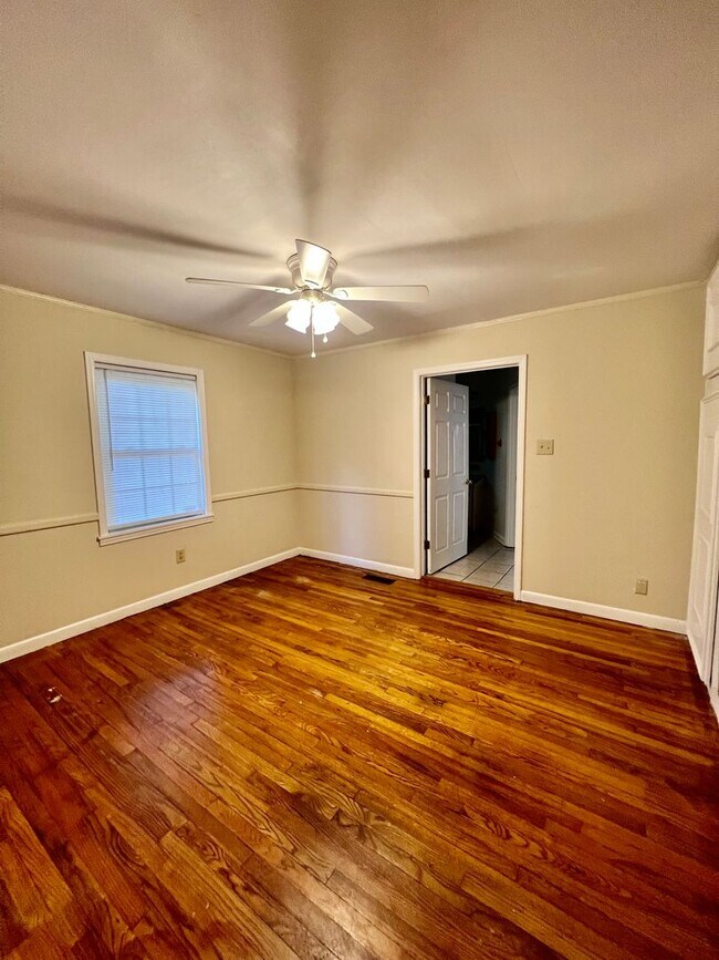 Building Photo - 112 Cherry Ln