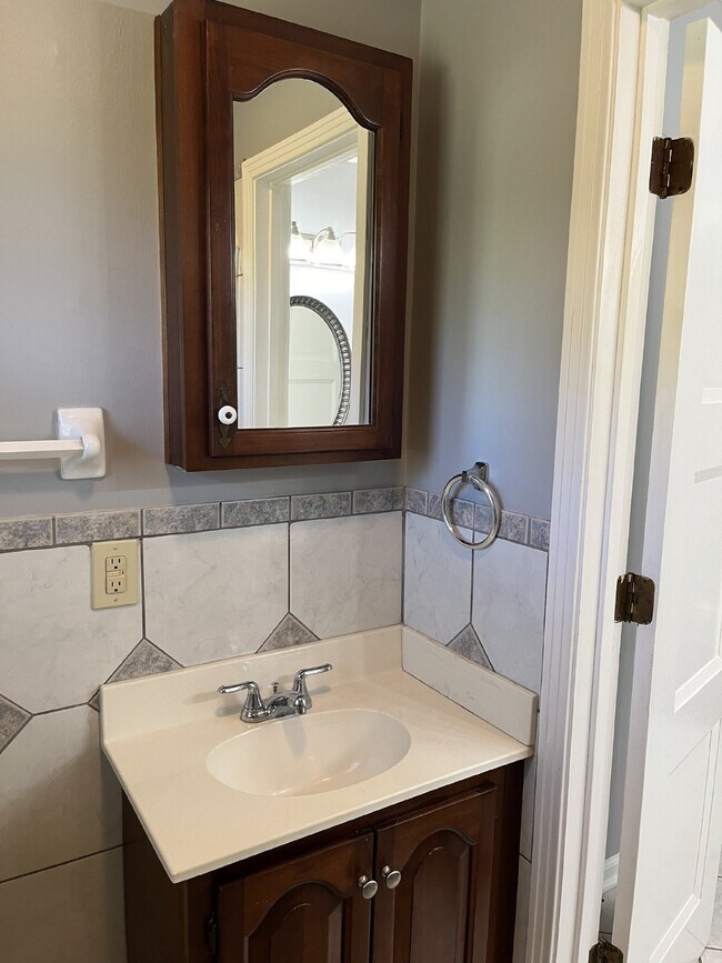 Building Photo - "Charming 3-Bed Sanctuary with Finished Ba...