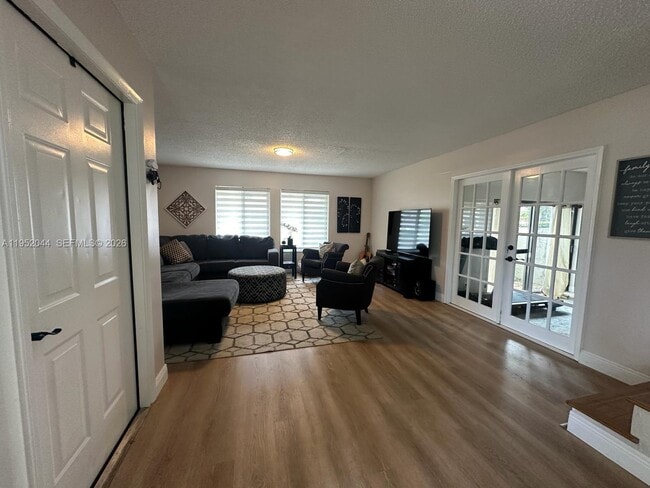 Building Photo - 8320 SW 39th Ct