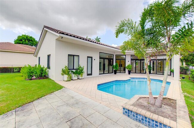 Building Photo - 2550 Jardin Terrace