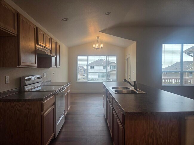 Building Photo - 612 87th Ave