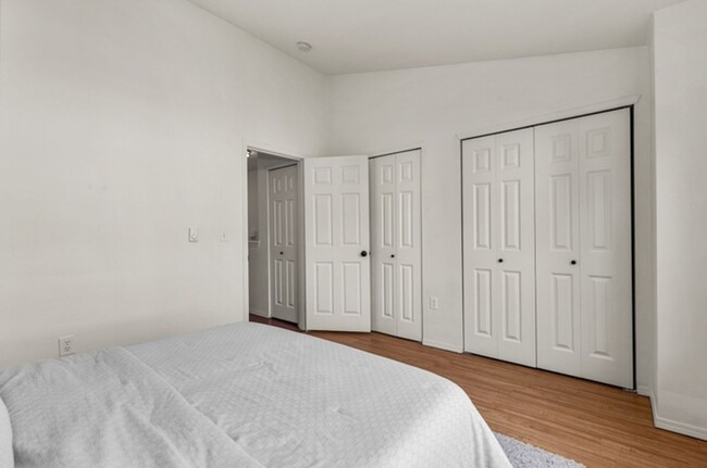 Building Photo - Spacious 2-Bed, 2-Bath Townhome Near Lynnw...