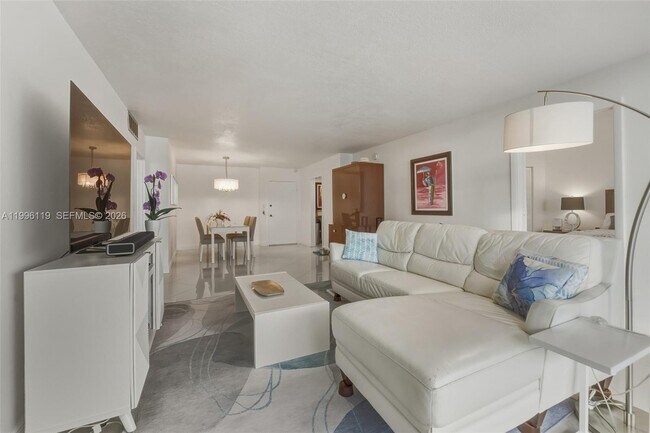 Building Photo - 2030 S Ocean Dr