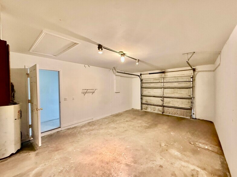 Building Photo - 318 Hightower Ave S