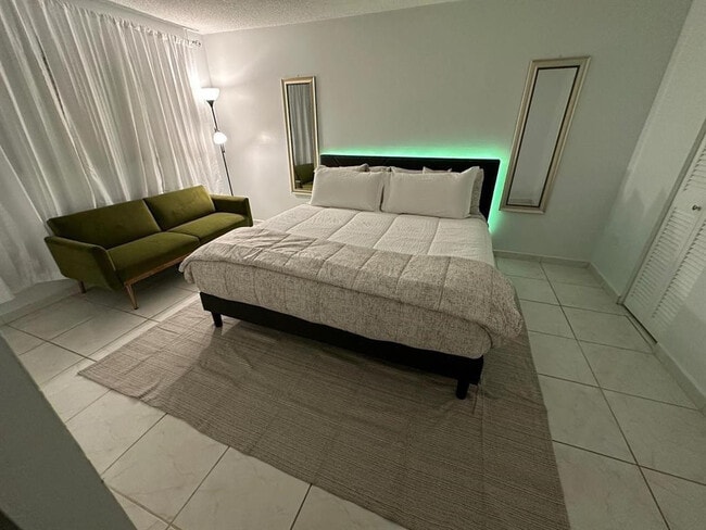 Building Photo - 1881 Washington Ave