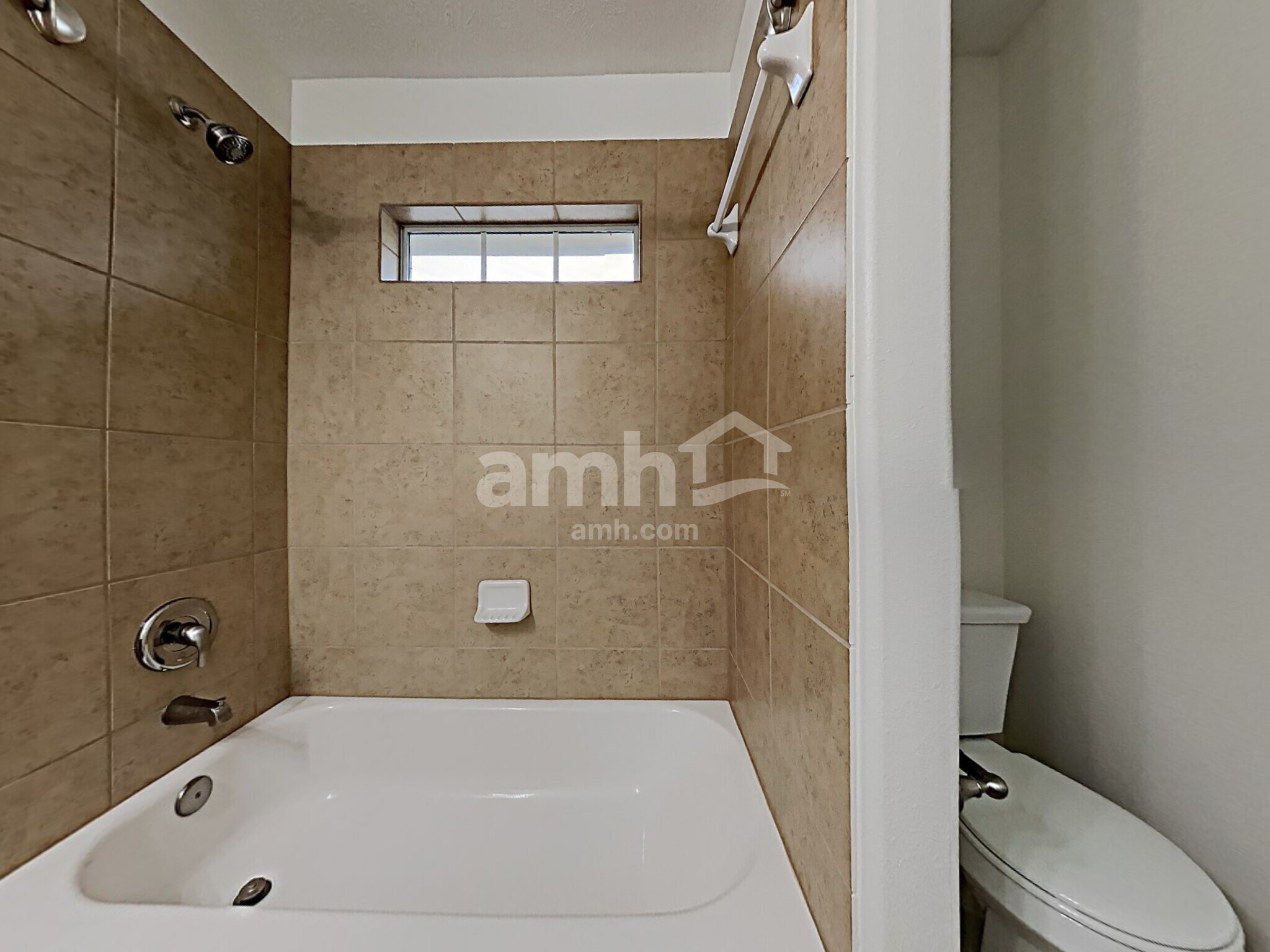 Building Photo - 2213 Oak Cir Dr N