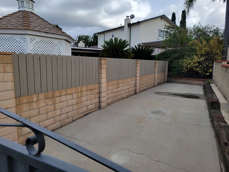 Building Photo - 10651 Baton Rouge Pl