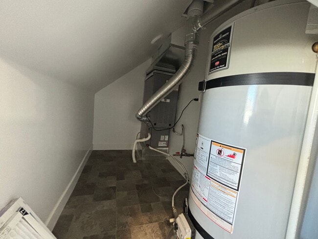 Building Photo - DARLING TWO BEDROOM TOWNHOME IN CEDAR CITY!