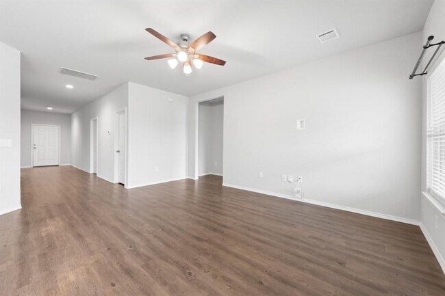 Building Photo - 20706 Southern Wds Blvd