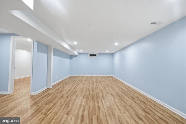 Building Photo - 808 Cottonwood Dr