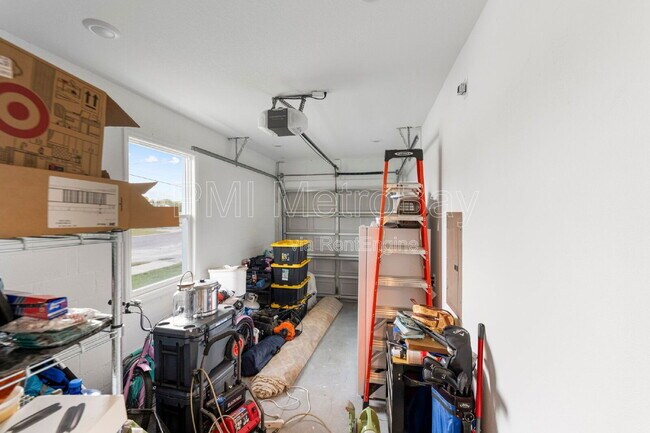 Building Photo - 902 W Alsobrook St