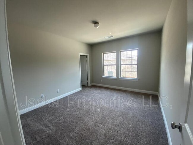 Building Photo - 801 Ponds Edge Ln