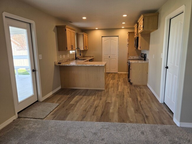 Building Photo - Spacious 3 Bed | 2 Bath on Large Corner Lot – Twin Falls