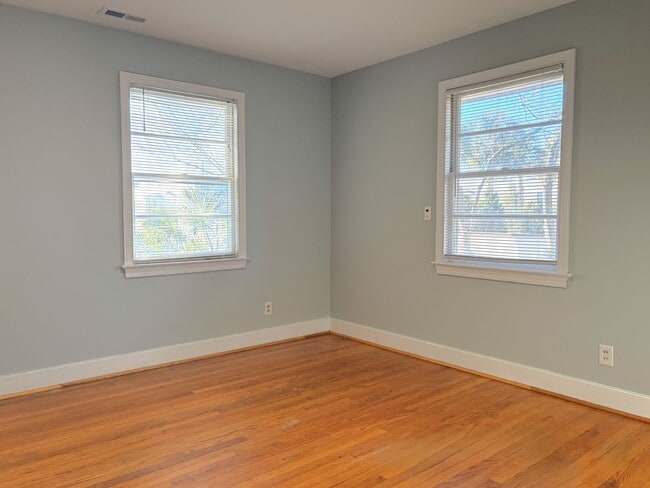 Building Photo - 2 Bedroom | 1 Bathroom Home – Downtown Charleston - Available NOW! Short term lease!