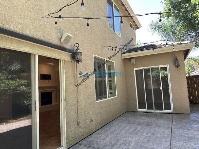 Building Photo - 4BR/3BA w/ Solar + Downstairs Bed/Bath in Whitney Oaks
