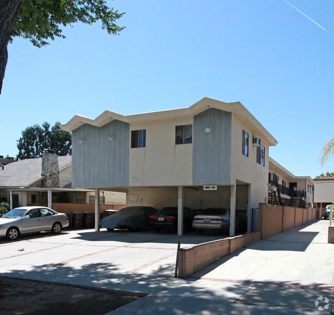 Primary Photo - 1131 Elm Ave