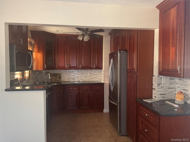 Building Photo - 658 Wyngate Dr E