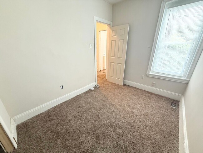 Building Photo - 2262 N Gratz St