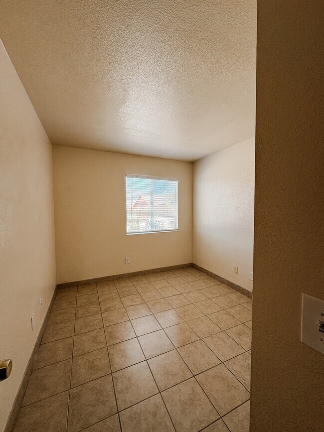 Building Photo - 71531 Sunnyvale Dr