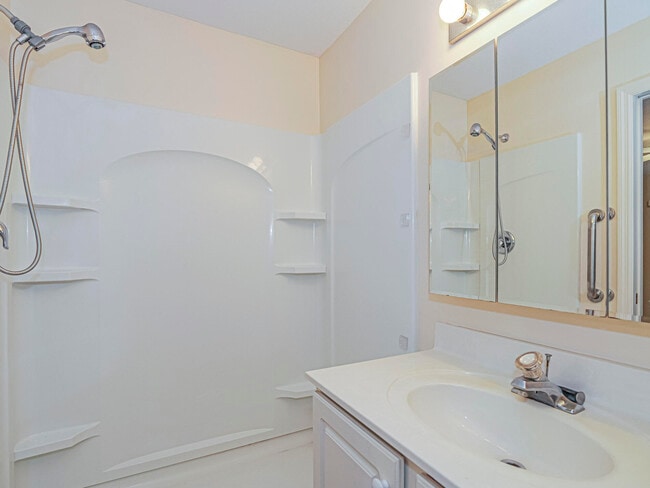 Building Photo - 301 S Wimbrow Dr