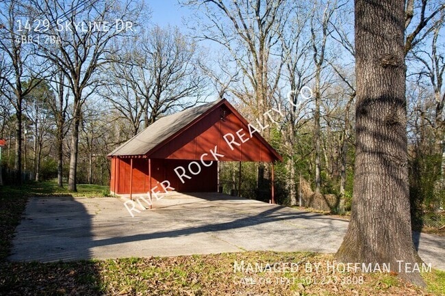 Building Photo - 1429 Skyline Dr