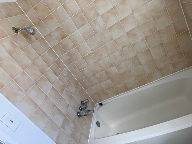 Building Photo - 840 Bravo Ct SE