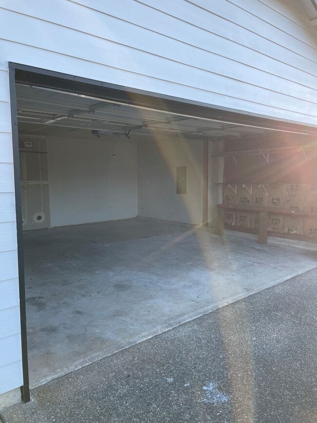 Building Photo - Cozy 3-bedroom rambler in Village Green av...