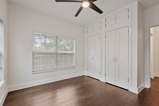 Building Photo - 603 Crockett St