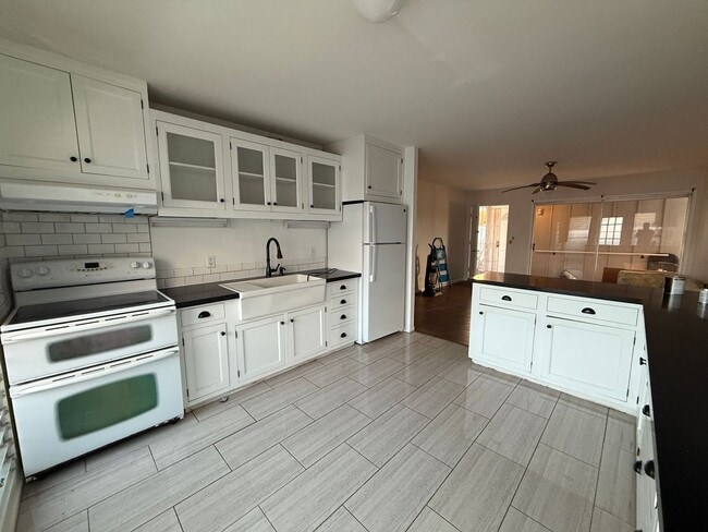 Building Photo - For Rent – 2 Bedroom, 1 Bathroom with Deta...