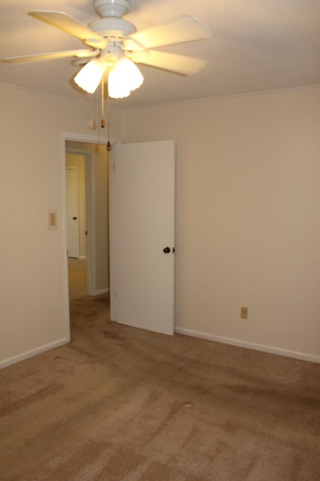 Building Photo - 3 Bedroom 2 Bath W/ Garage Hephzibah!