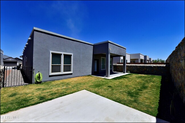 Building Photo - 13868 Paseo Perlas Dr