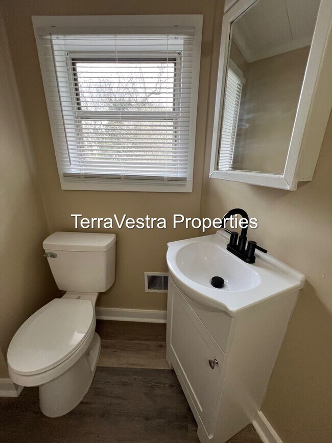 Building Photo - Great 3 Bed with a bonus room in Salem! Eligible for $500 Security Deposit.