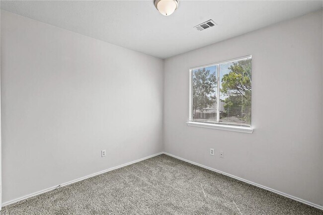 Building Photo - 993 Shelton Ln