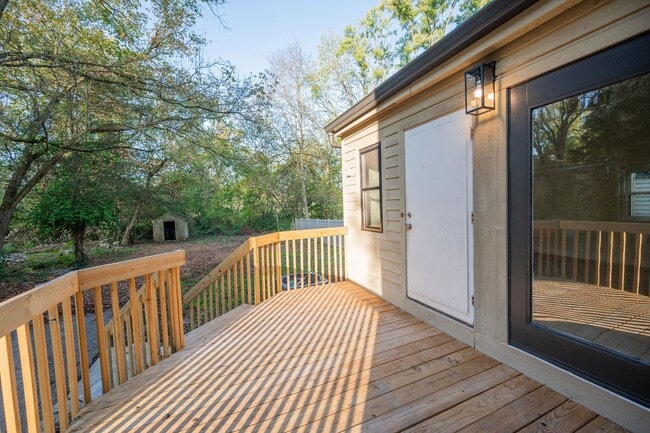 Building Photo - NORTHSIDE RARE GEM - FULLY RENOVATED 5+ BE...