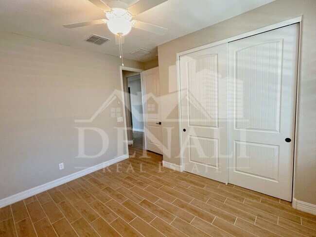 Building Photo - 13648 N 144th Dr