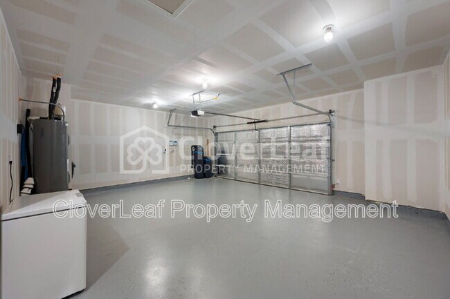 Building Photo - 368 Wren Ln