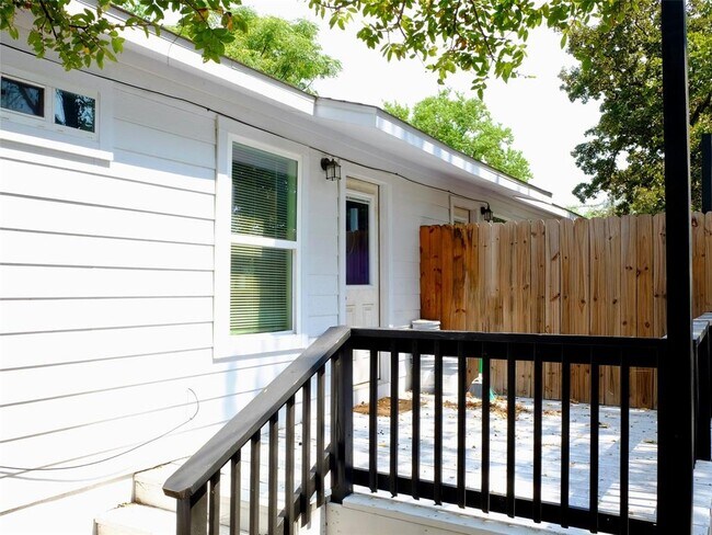 Building Photo - 1401 Marcus Pl